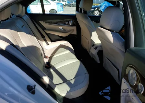 2017 Mercedes-Benz E 300 z USA, uszkodzony, nr VIN WDDZF4JB1HA276745